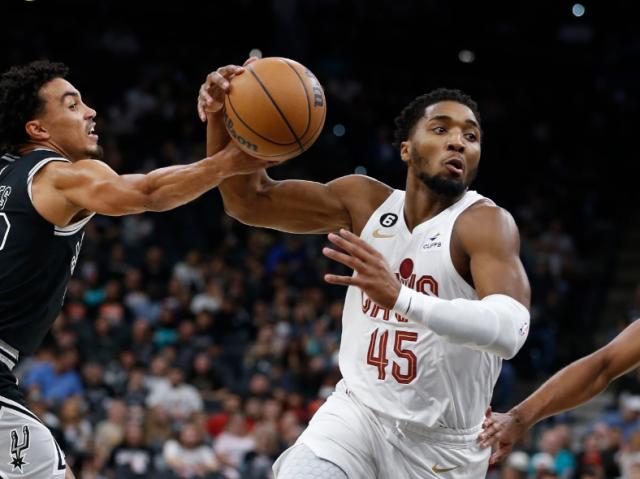 开云体育官网-米切尔:没资格在爵士退役球衣 终极目标是总冠军