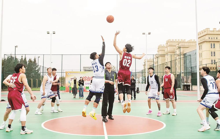 开云体育官网-一场青春双向奔赴|榕台青年篮球邀请赛|周寓凯|福州|篮球邀请赛|篮球_新浪体育_新浪新闻