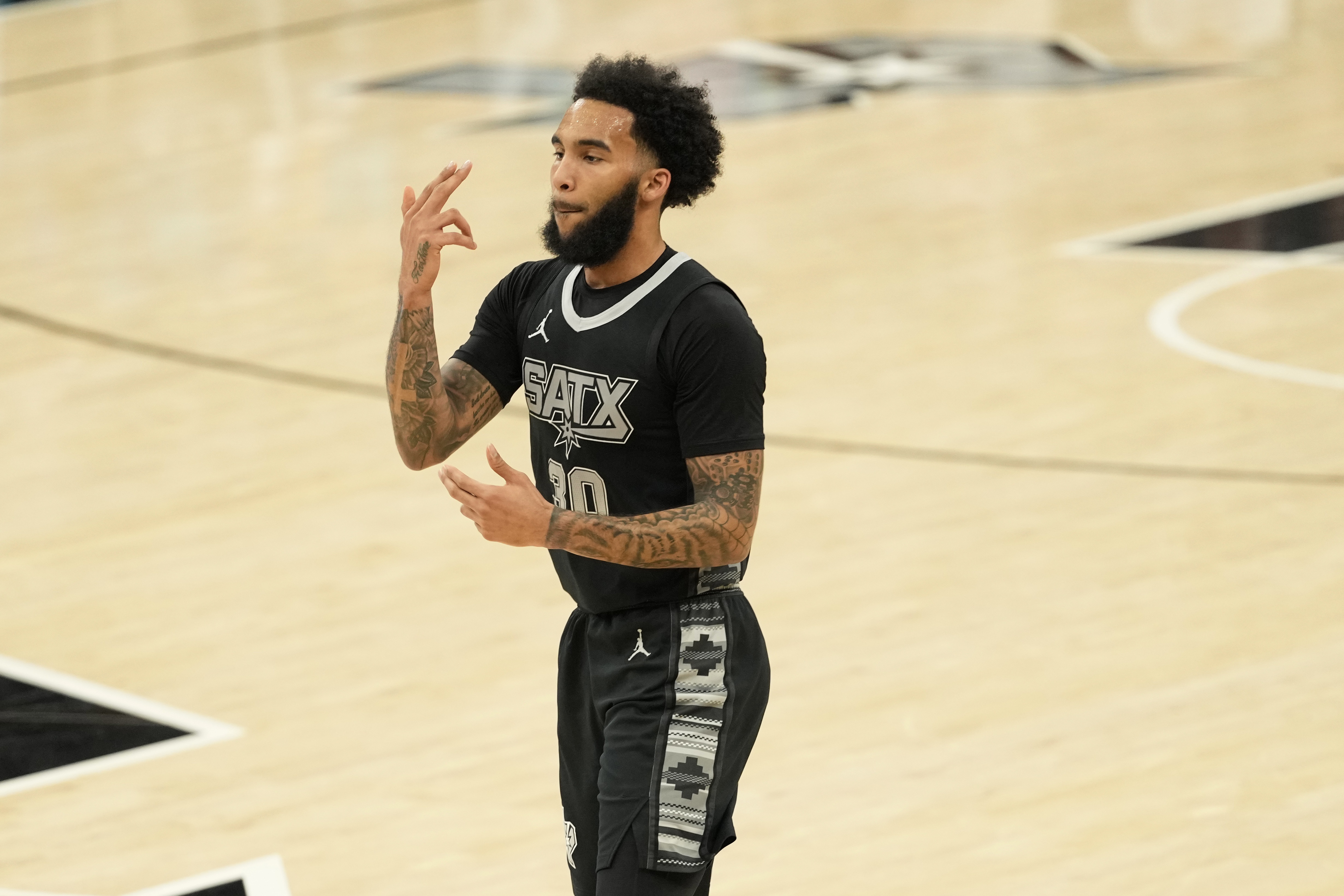 开云体育入口-空砍27分！尚帕尼：我们要找出能创造出空位的方法