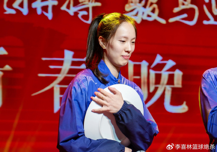 开云体育官网-泪目！30岁中国女排世界冠军退役：又美又能打，郎平助她跃升|郑益昕|福建女排|女排联赛|全国女排锦标赛|全运会_新浪体育_新浪新闻