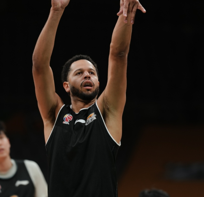 辽宁热身胜北控！5人上双，哈维精准三分，2小将发挥，里勒轰29分|辽宁男篮|北控男篮|李虎翼|王岚嵚|鄢手骐_新浪体育_新浪新闻