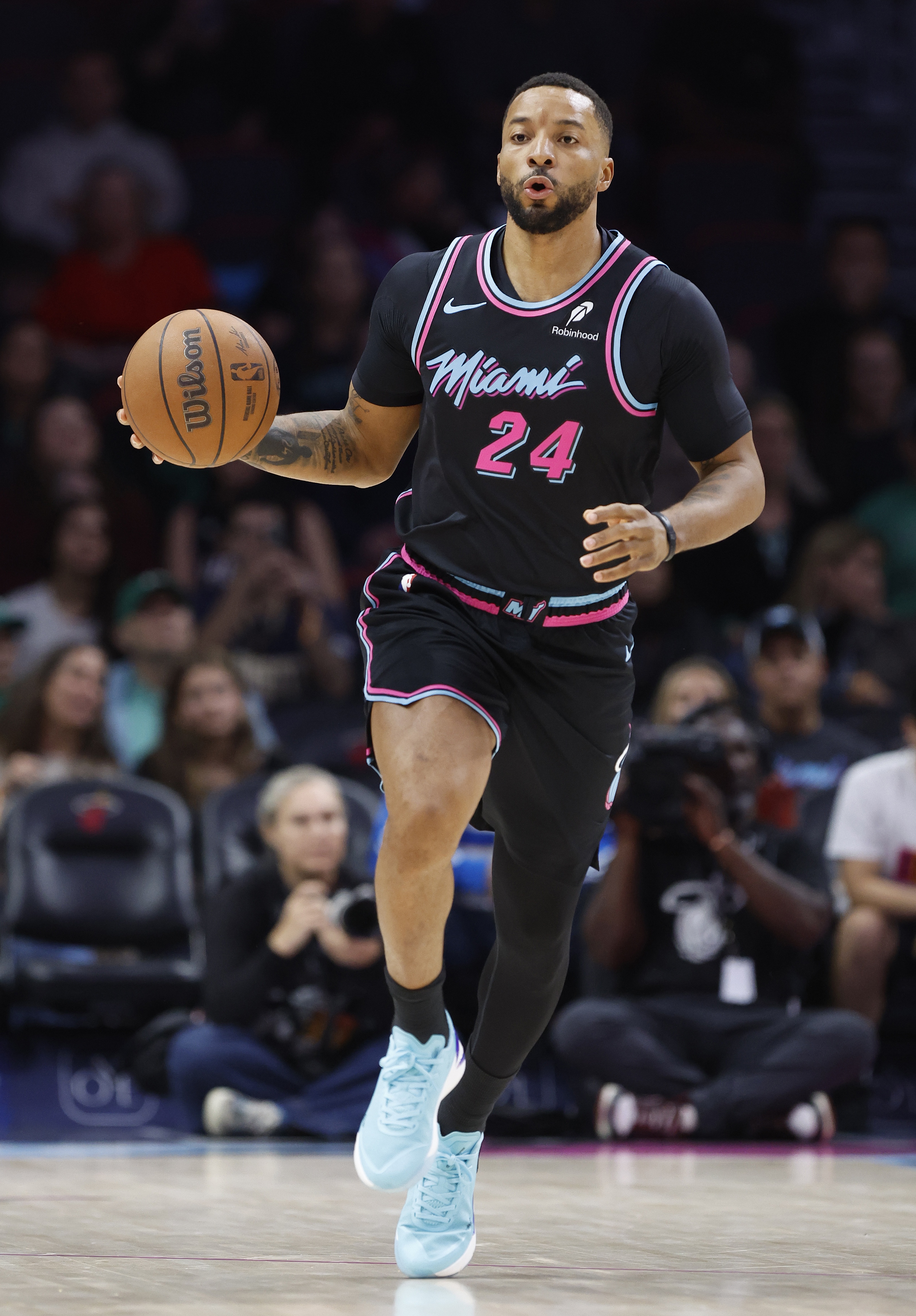 开云体育入口-明天热火迎战马刺 鲍威尔出战成疑 维金斯&哈克斯大概率出战